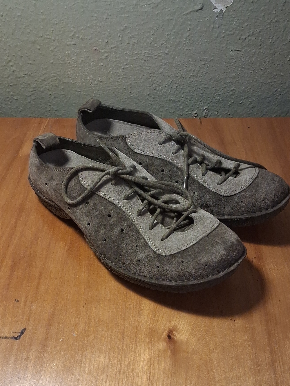 Merrell Womens  Casual Lace-Up Suede Shoes - Gray Size 8